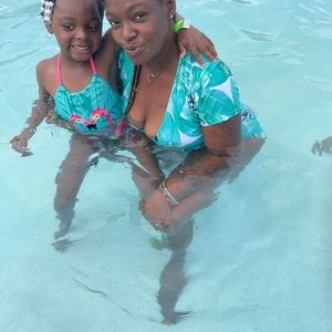 Meet your Posher, Tomyra